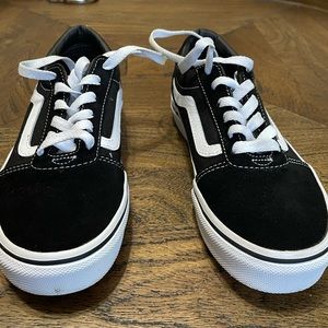 Black and white suede fabric girls Vans size 3.5